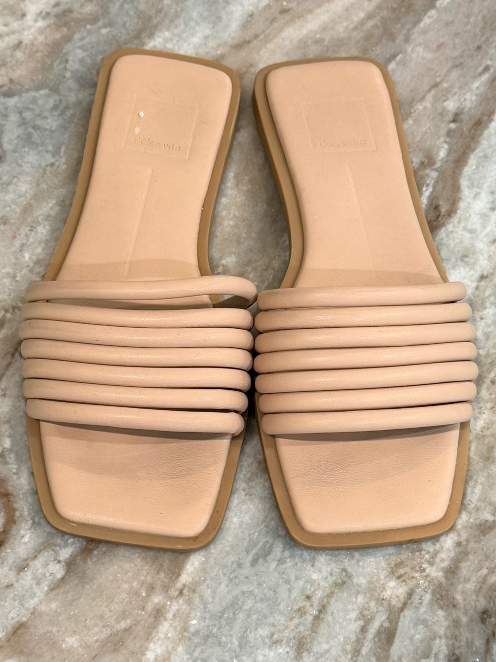 Women’s DOLCE VITA Nyx tan slide sandals- Size 7